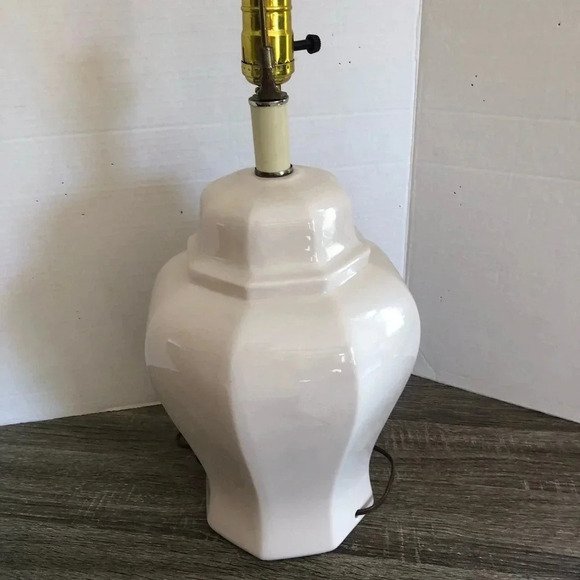 Vintage Ceramic Ginger Jar Shaped Lamp - Picture 5 of 9